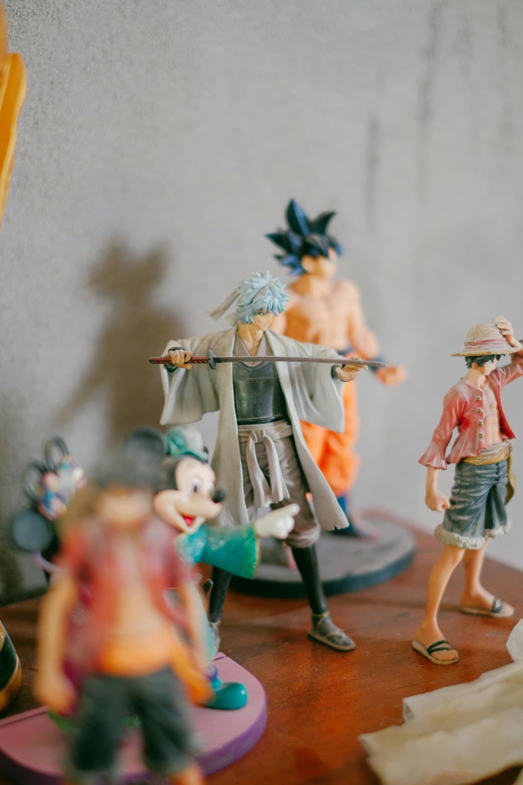 Collection de figurines Goku, Luffy, samouraï et Mickey
